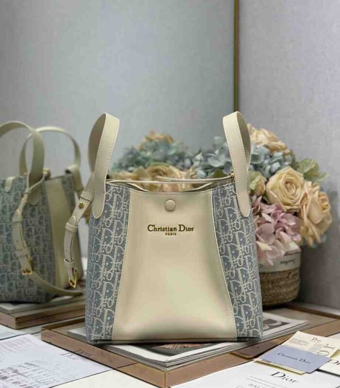30 Montaigne Box Bag Grained Calfskin