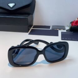Prada Sungalsses