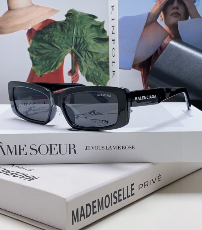 Balenciaga Sungalsses