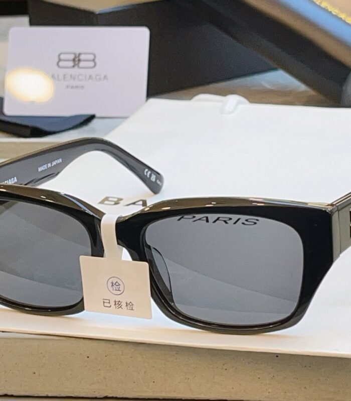 Balenciaga Sungalsses