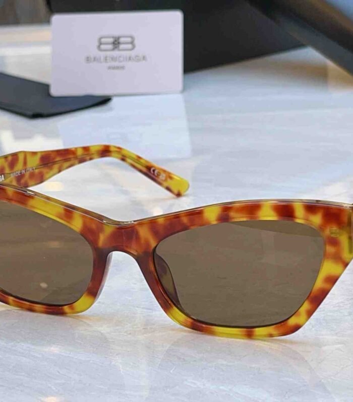 Balenciaga Sungalsses